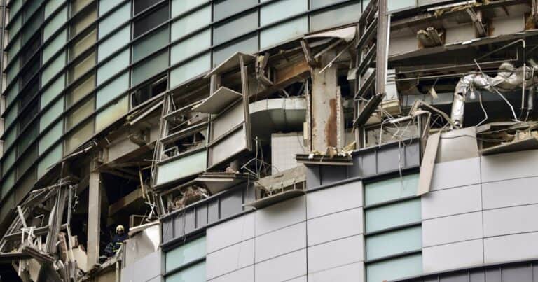 Impactante explosión en un centro comercial de Taiwán: cuatro muertos y veinte heridos