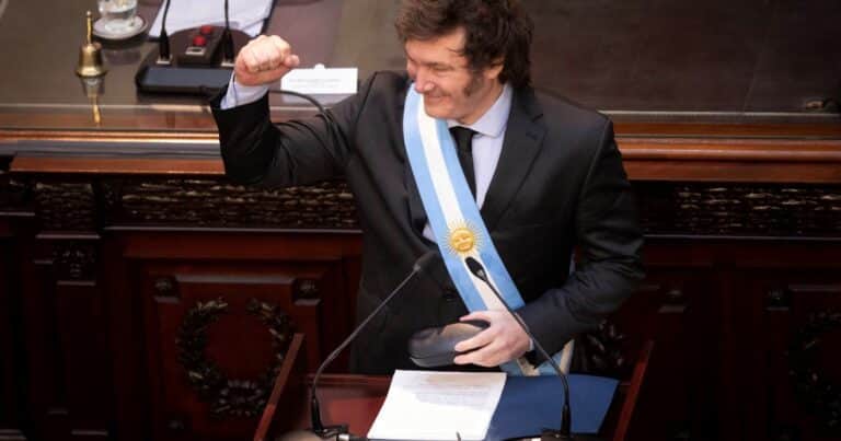 Por orden del Ejecutivo el Congreso restringe la presencia de la prensa en la Asamblea Legislativa