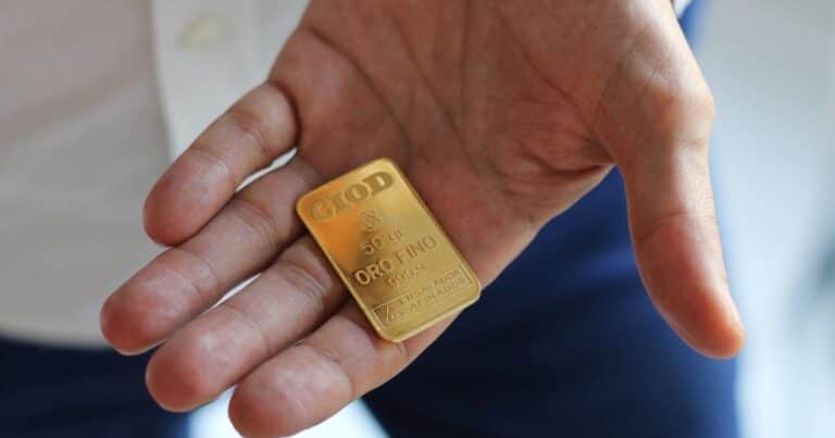 Con el oro en su precio récord, cambian las ventas de las joyerías: más lingotes y menos alhajas