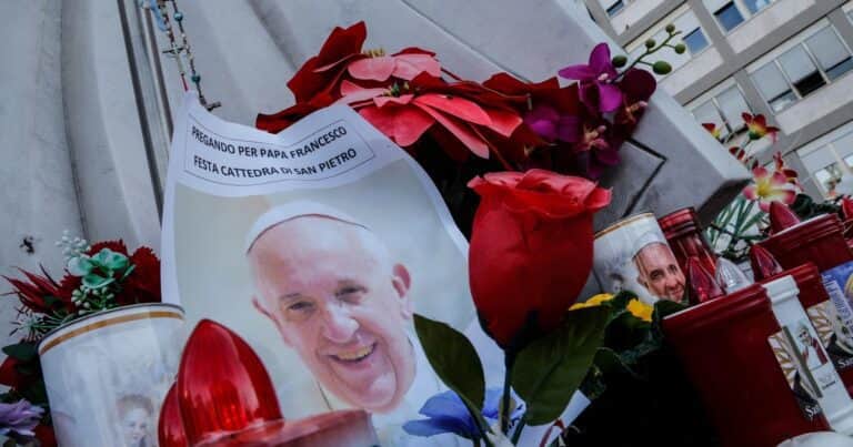 Las poderosas oraciones y rezos para pedir por la salud del Papa Francisco