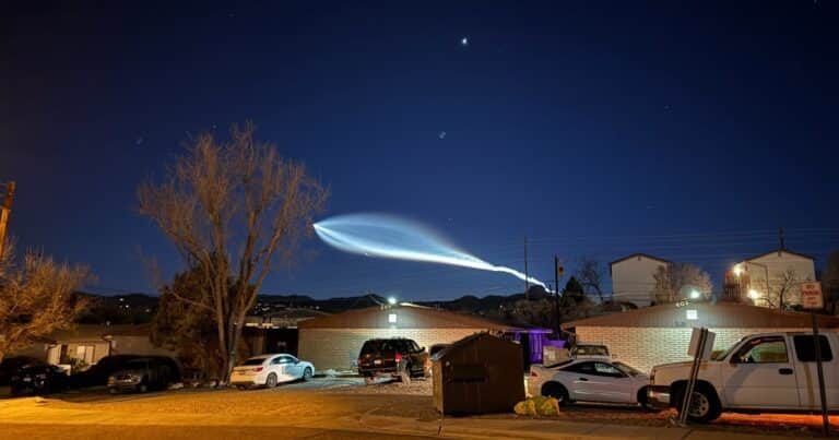 El video de la misteriosa forma luminosa que apareció en el cielo y generó desconcierto
