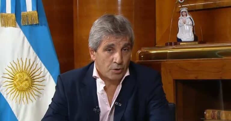 Luis Caputo dijo que el acuerdo con el FMI «no implica ninguna devaluación»