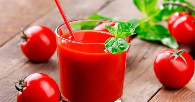 Los asombrosos beneficios de tomar jugo de tomate todos los días