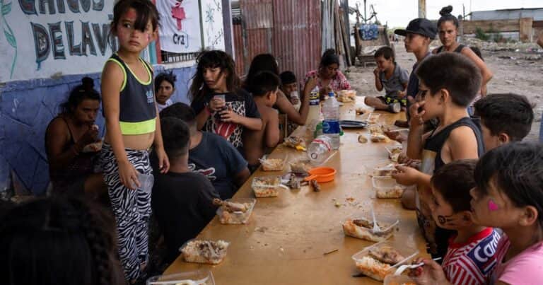 Pobreza: llega al 40% entre la población urbana y abarca a 17 millones de personas