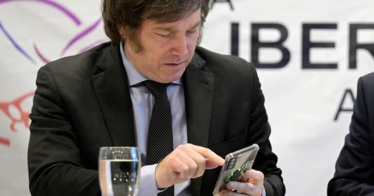Furor y polémica por una criptomoneda que promocionó Javier Milei en sus redes, subió millones en minutos y después se desplomó