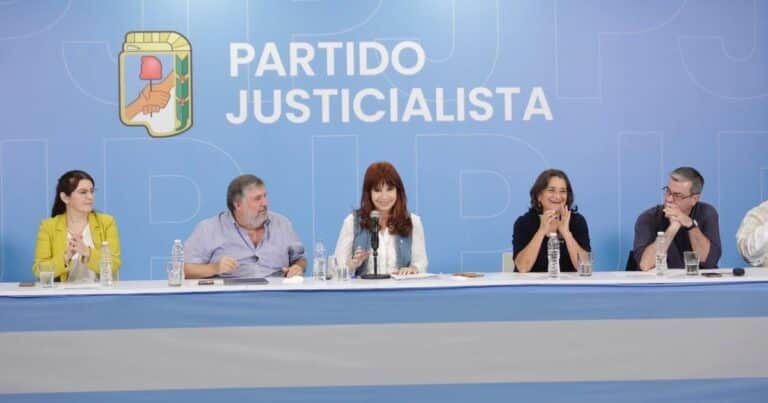 Tras el desafío de Kicillof, Cristina encabeza la primera reunión formal como presidenta del PJ