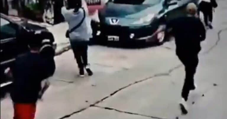 «No me mates, por favor»: el desesperado grito de una mujer que rescató a su hija del auto antes que escapen los ladrones