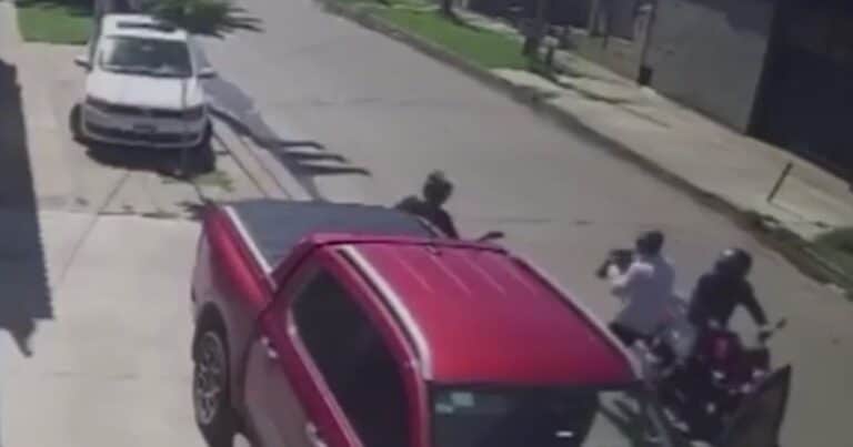 «Quedate quieto o te quemo»: otro empresario fue atacado por motochorros tras sacar una suma millonaria de un banco de Ituzaingó