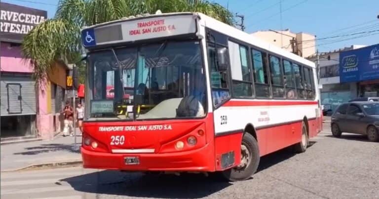 Kicillof imita a Jorge Macri y aumenta 10% los colectivos en marzo para evitar paros