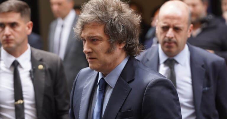 Tras la marcha LGBT, Javier Milei volvió a negar sus dichos contra los homosexuales en Davos: afirmó que el colectivo fue usado con un «video editado»