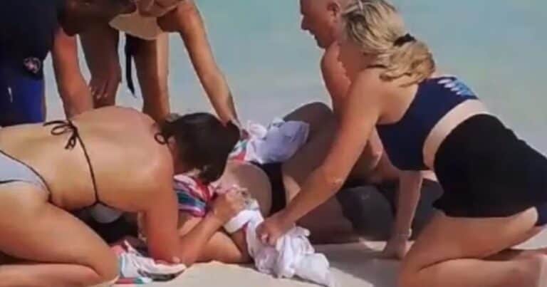 Un tiburón toro atacó a una turista que nadaba en una isla paradisíaca y le arrancó las dos manos