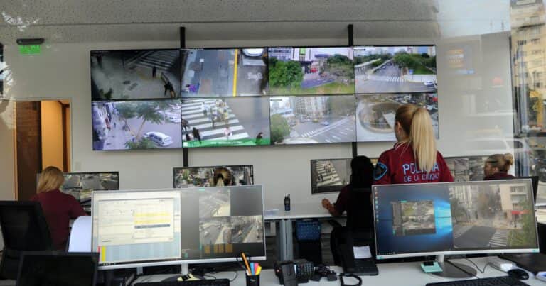 Les darán becas a hijos de policías caídos en servicio y suspenden la construcción de una alcaidía en Soldati