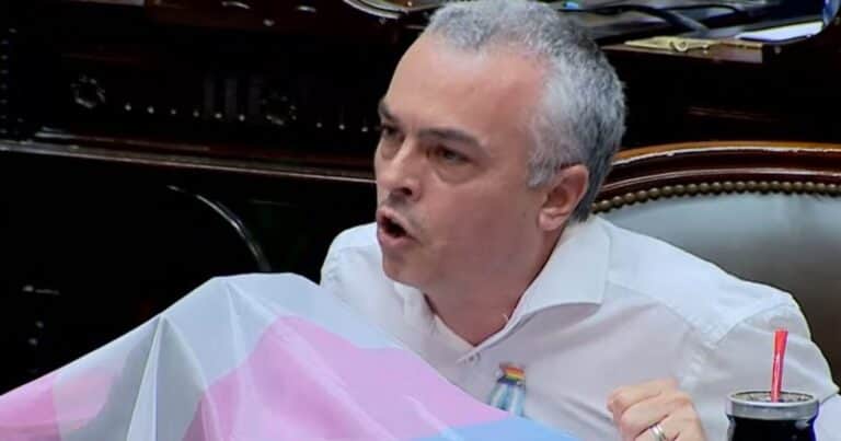 «Soy maricón y me la banco», el duro descargo de un diputado contra Javier Milei por su polémico discurso en Davos