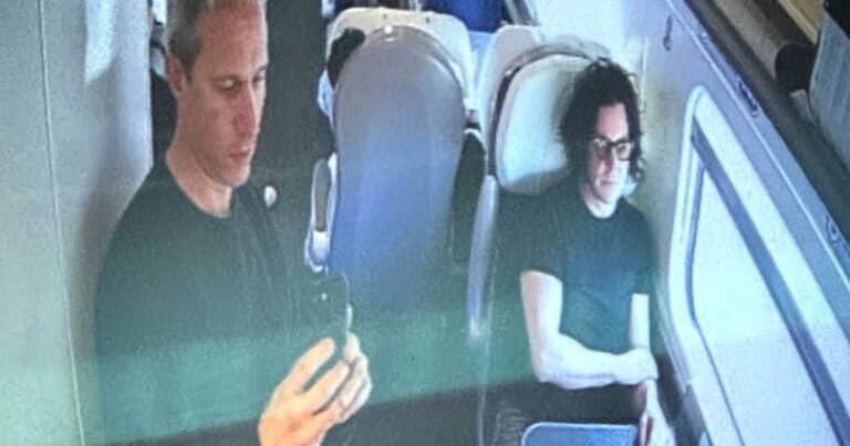 Cómo Jack White pasó desapercibido en un tren y sorprendió a sus fans