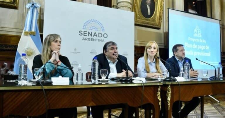 “Los próximos Kueider y Espínola»: bronca y preocupación en el kirchnerismo por el quiebre del bloque de senadores