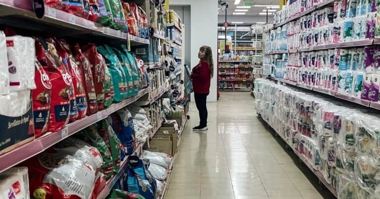 Los salarios y la inflación se estancan y frenan el rebote del consumo