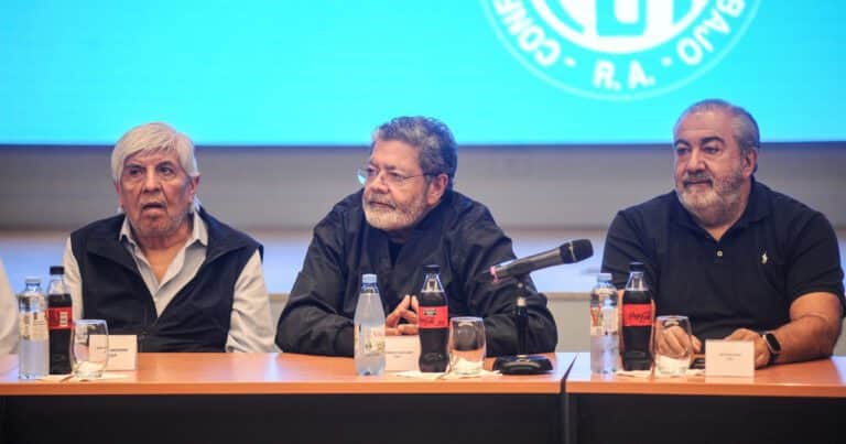 Con el decreto de baja en los aportes patronales, el Gobierno puso en alerta a la CGT: hablan de un operativo «cerrojo» a Sturzenegger
