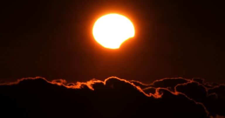 Cómo ver el eclipse solar de marzo 2025