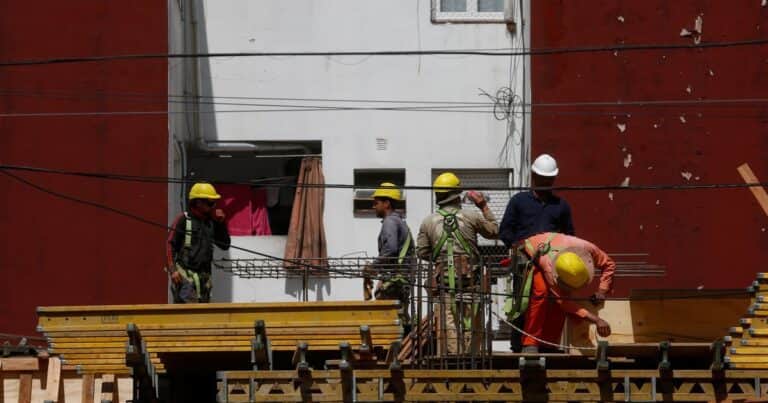 Cae el empleo y también la cantidad de empresas que contratan trabajadores: son 13.216 menos en un año