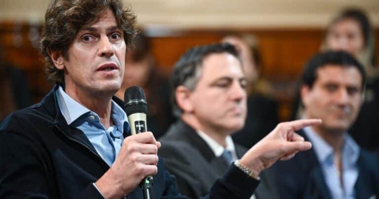 Feroz pelea de senadores radicales: Lousteau acusó de hipócritas a los legisladores de su espacio y Abad le respondió en la cara