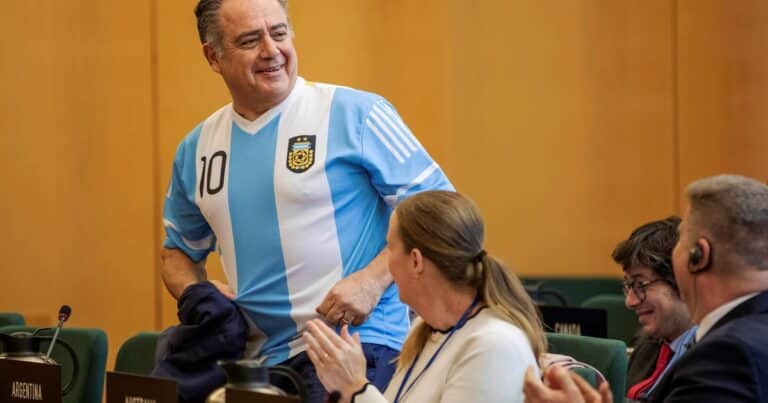 Milei impulsa a un radical K cercano a Madres de Plaza de Mayo para la embajada en la OEA