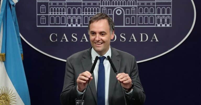 Día de la Memoria: el Gobierno desclasifica archivos de la SIDE sobre la Dictadura y declara crimen de lesa humanidad un ataque del ERP