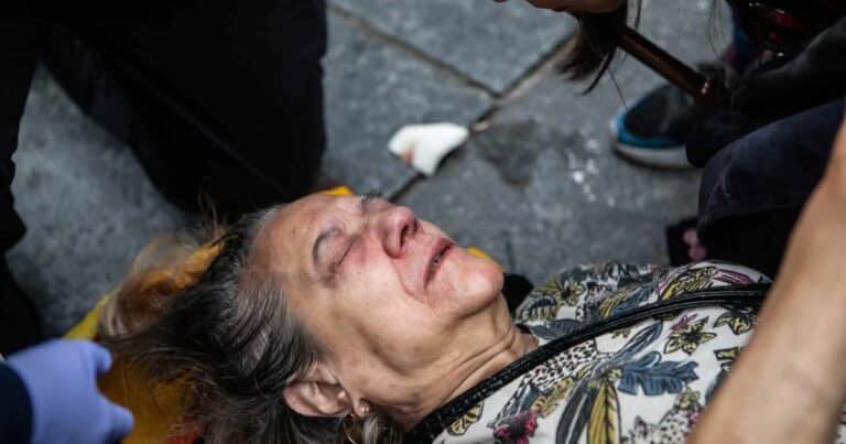 La jubilada golpeada en la marcha apuntó contra Patricia Bullrich y explicó por qué siempre se acerca a hablar con los policías