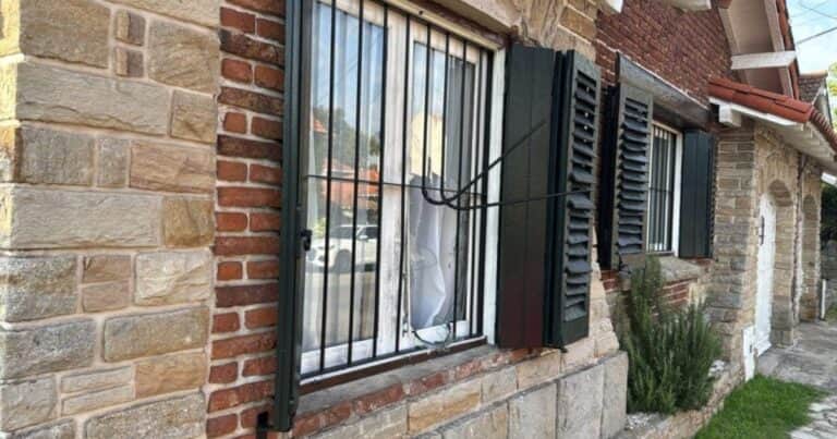 «Matalo, matalo», la orden del secuaz no llegó a tiempo y el jubilado se defendió dentro de su propia casa en Mar del Plata: abatió a tiros a uno de los ladrones
