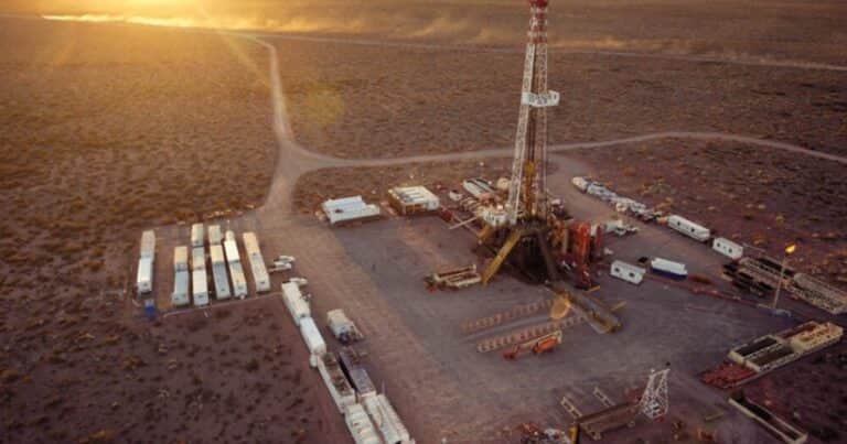 La producción de petróleo en Argentina superaría el récord de hace casi 30 años gracias a Vaca Muerta