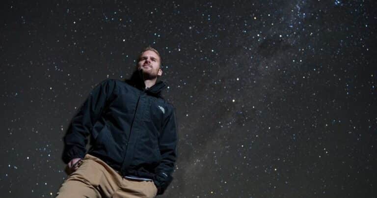 La increíble historia del ingeniero que renunció a la NASA para recorrer el mundo