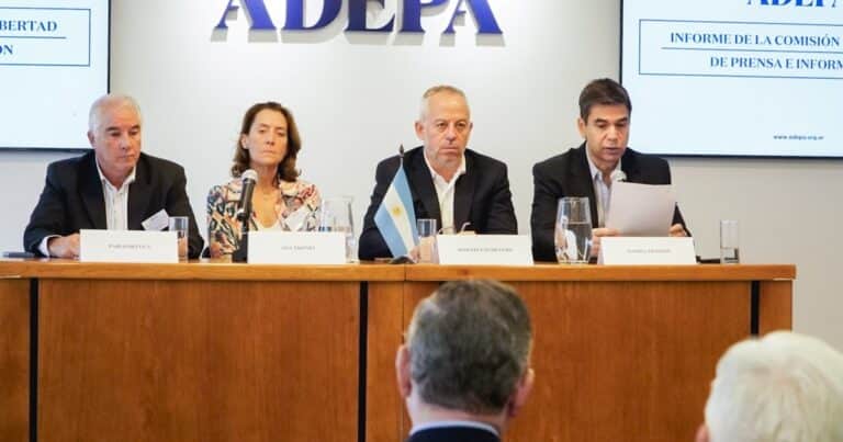 ADEPA advirtió por los agravios de Milei contra la prensa y reprochó a los trolls libertarios por «hostigar» a periodistas