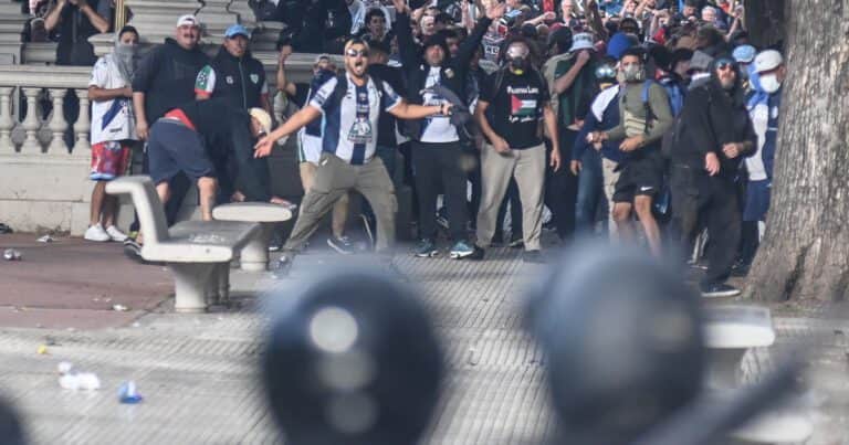 El Gobierno involucró a dos intendentes K en una denuncia por sedición tras los incidentes en el Congreso y pidió apartar a la jueza Andrade de la causa