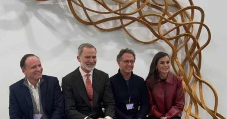 Comenzó ARCOmadrid y los reyes de España volvieron a elegir a un artista argentino en su visita a la feria