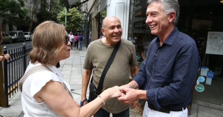 Tras cuestionar a Milei por la pelea LLA-PRO, Mauricio Macri salió de timbreo en la Ciudad: «Primera recorrida para escuchar»