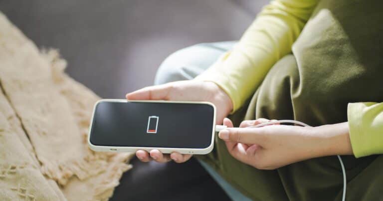 Qué hacer (y qué no) para que la batería del celular dure más: los consejos más efectivos