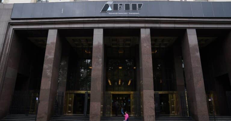La mejora del consumo ayudó a la recaudación de febrero: logró empatar con la inflación