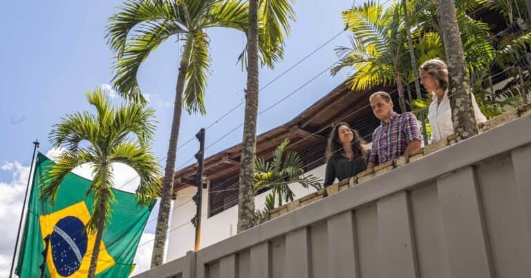 Corina Machado le pidió a Pedro Sánchez ayuda para sacar a los asilados por Milei en la Embajada argentina en Caracas