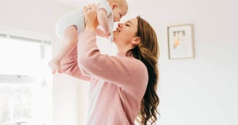 Qué son los bebés reborn: el insólito caso de la mujer que dice tener dos hijos, pero solo uno es real