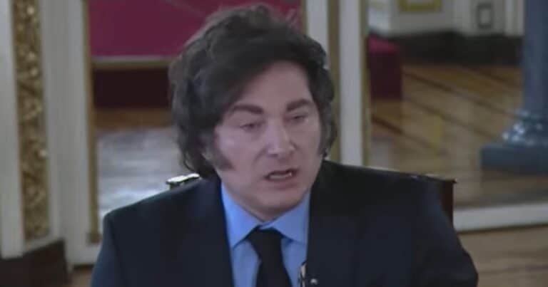 Milei buscó relativizar el escándalo de Santiago Caputo con el diputado Manes y tomar distancia del criptogate