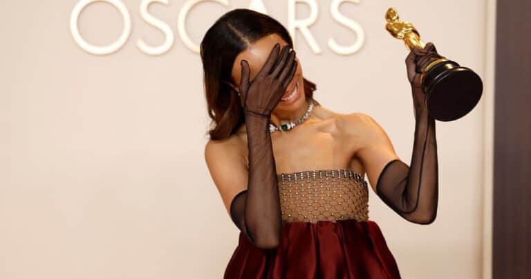 Zoe Saldaña le agradeció a su «abuela Argentina» en los Oscar 2025 y provocó una insólita confusión