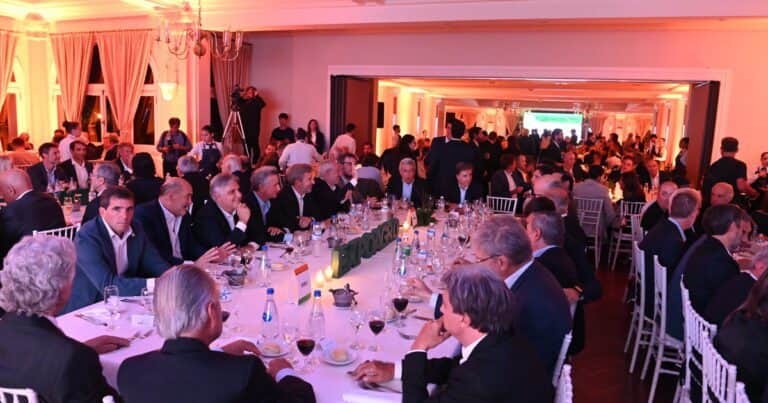 Una cena en la que se pidió por el fin de las retenciones y se habló de la tragedia de Bahía Blanca: abre sus puertas Expoagro