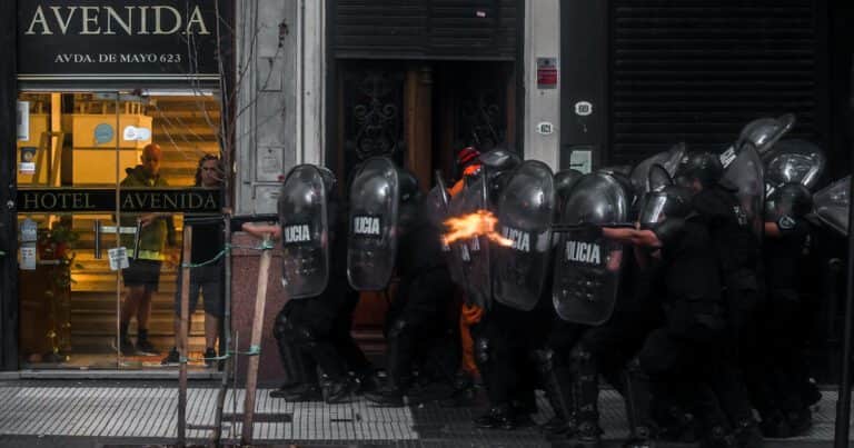 El Gobierno redobla la apuesta y advierte que si hay hechos violentos en la próxima marcha de jubilados «serán reprimidos»