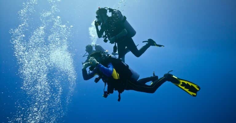 Cuáles son los beneficios de hacer buceo para el cuerpo y la mente