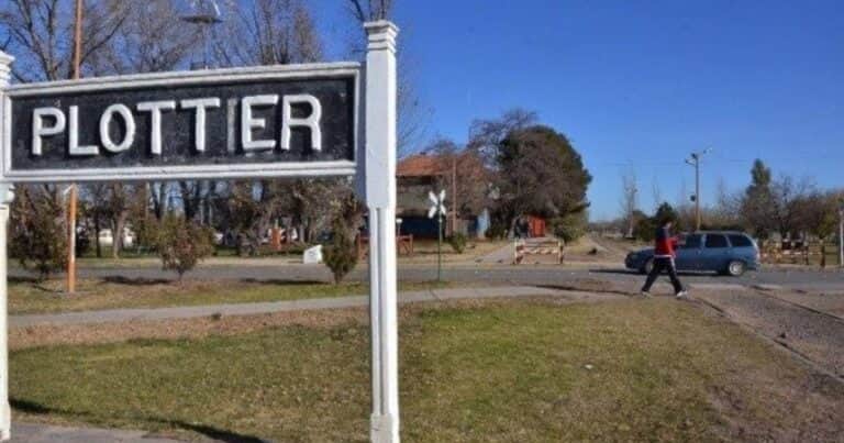 Salvaje ataque en Neuquén: un hombre fue arrojado a un pozo ciego, rociado con nafta y prendido fuego