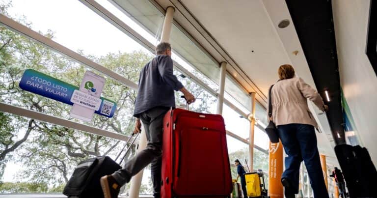 Más vuelos: “cielos abiertos” y dólar barato impulsaron los viajes al exterior en el arranque de 2025