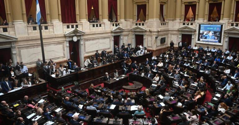 Tras el bochorno en el Congreso, suspenden la Bicameral para tratar el DNU del acuerdo del Gobierno con el FMI