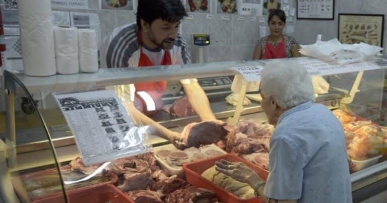 Mejoró el poder adquisitivo en un año: con un salario promedio compra 24 kilos más de asado y 244 litros más de leche