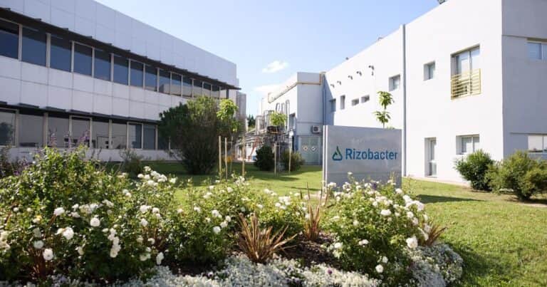 Una empresa argentina produce el 100% de sus biológicos con energía renovable