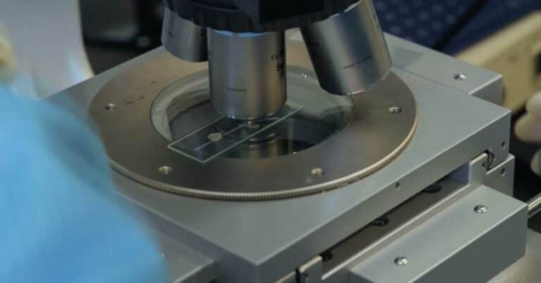 Científicos chinos crean un metal 200.000 veces más fino que un pelo humano: para qué sirve