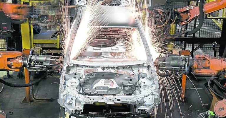 La industria no mejora y alerta por la apertura importadora